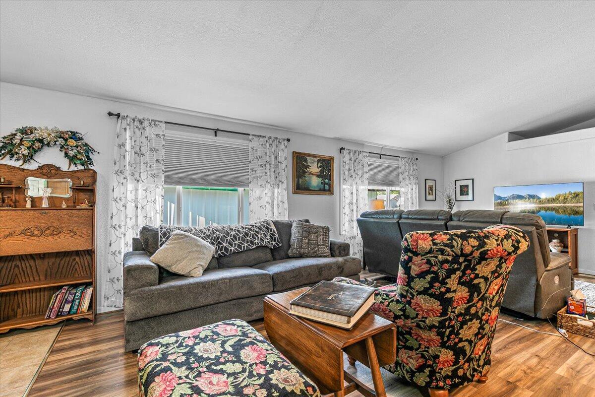 6901 Old Stage Road, Unit 13 Central Point, OR 97502 - Photo 7 of 24 08-9