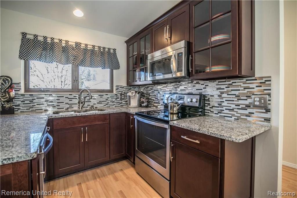 2105 Warrington Road Rochester Hills, MI 48307 - Photo 8 of 36