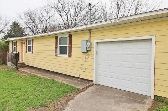 a view of a backyard of the house