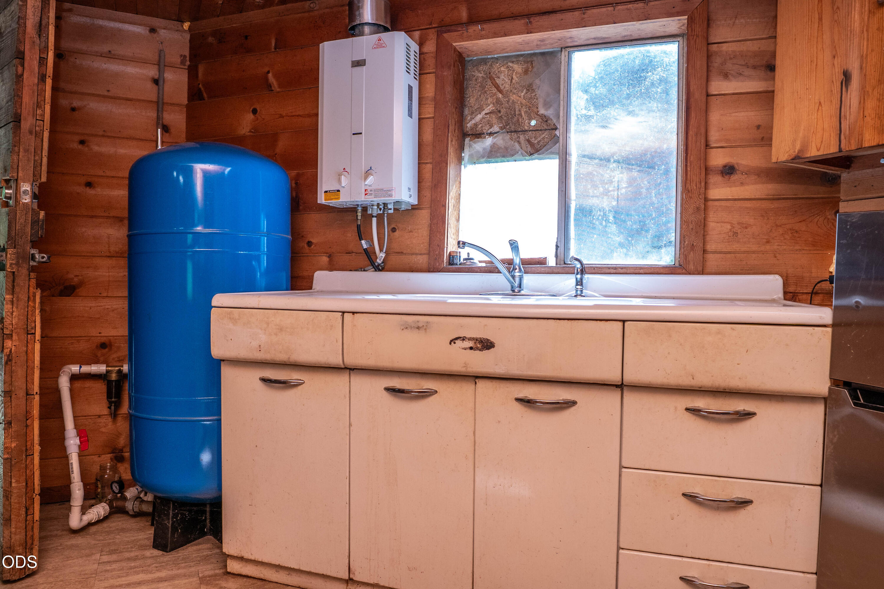 8245 Jumpoff Joe Creek Road Grants Pass, OR 97526 - Photo 11 of 43 a room with a refrigerator a washer and dryer