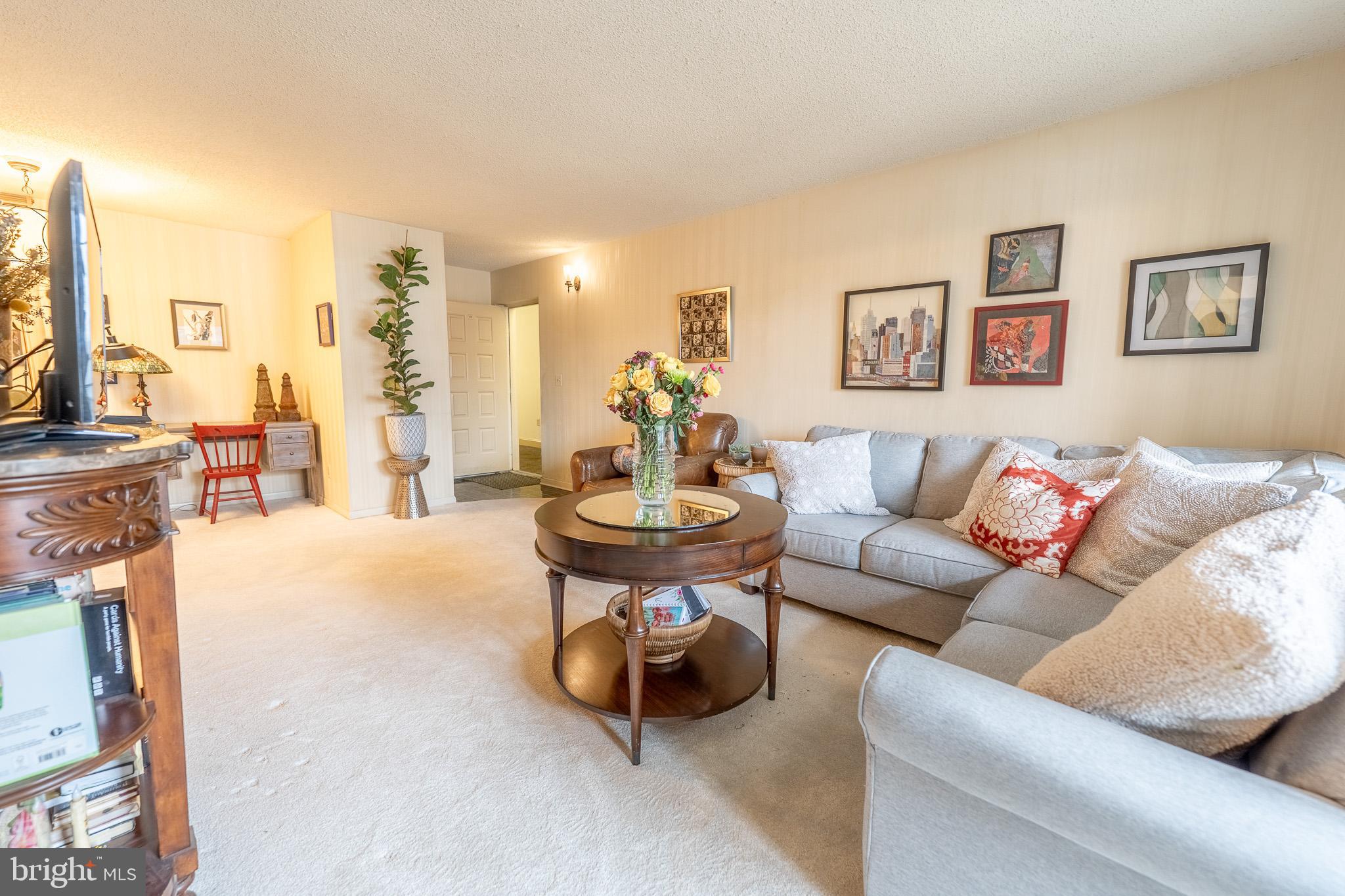 15300 Beaverbrook Court, Unit 882K Silver Spring, MD 20906 - Photo 6 of 21 Large open living room