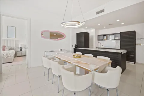 $8,000 | 200 Biscayne Blvd Way, Unit 5009, Miami, FL 33131