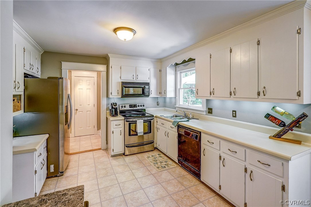2712 Ridgeview Road Powhatan, VA 23139 - Photo 9 of 25 Plenty of Cabinet Storage and a Pantry Too!