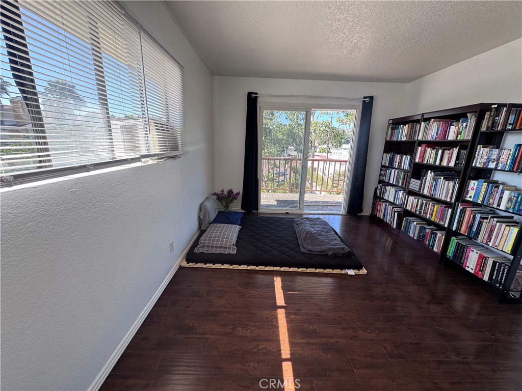 3516 East Ransom Street, Unit 303 Long Beach, CA 90804 - Photo 15 of 32 Large, bright bedroom with walk in closet
