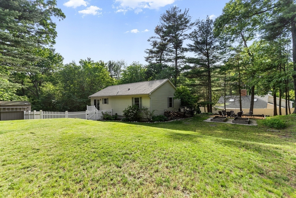 4 Circle Street Middleton, MA 01949 - Photo 3 of 30