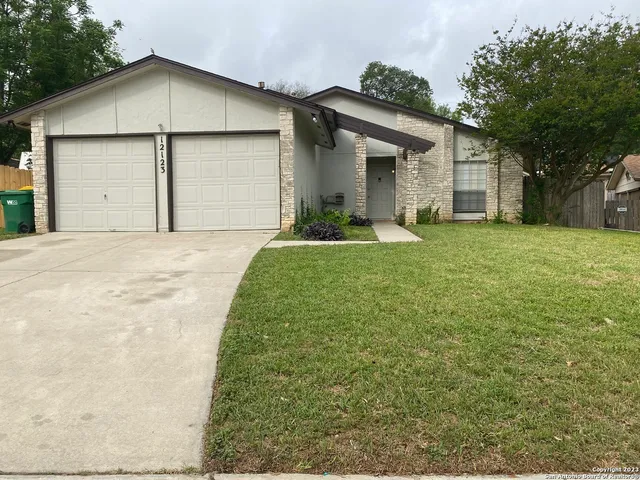 $1,500 | 12123 Stevens Court, Live Oak, TX 78233