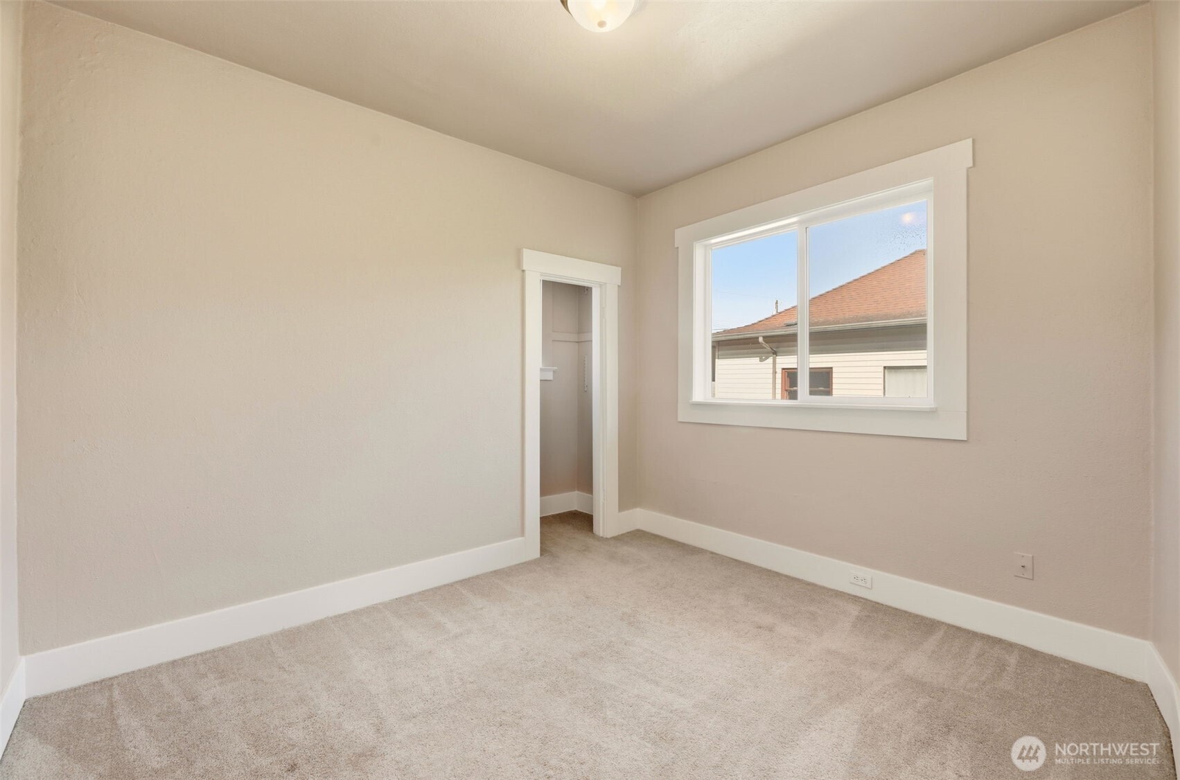 1726 Baker Avenue Everett, WA 98201 - Photo 22 of 39 an empty room with windows