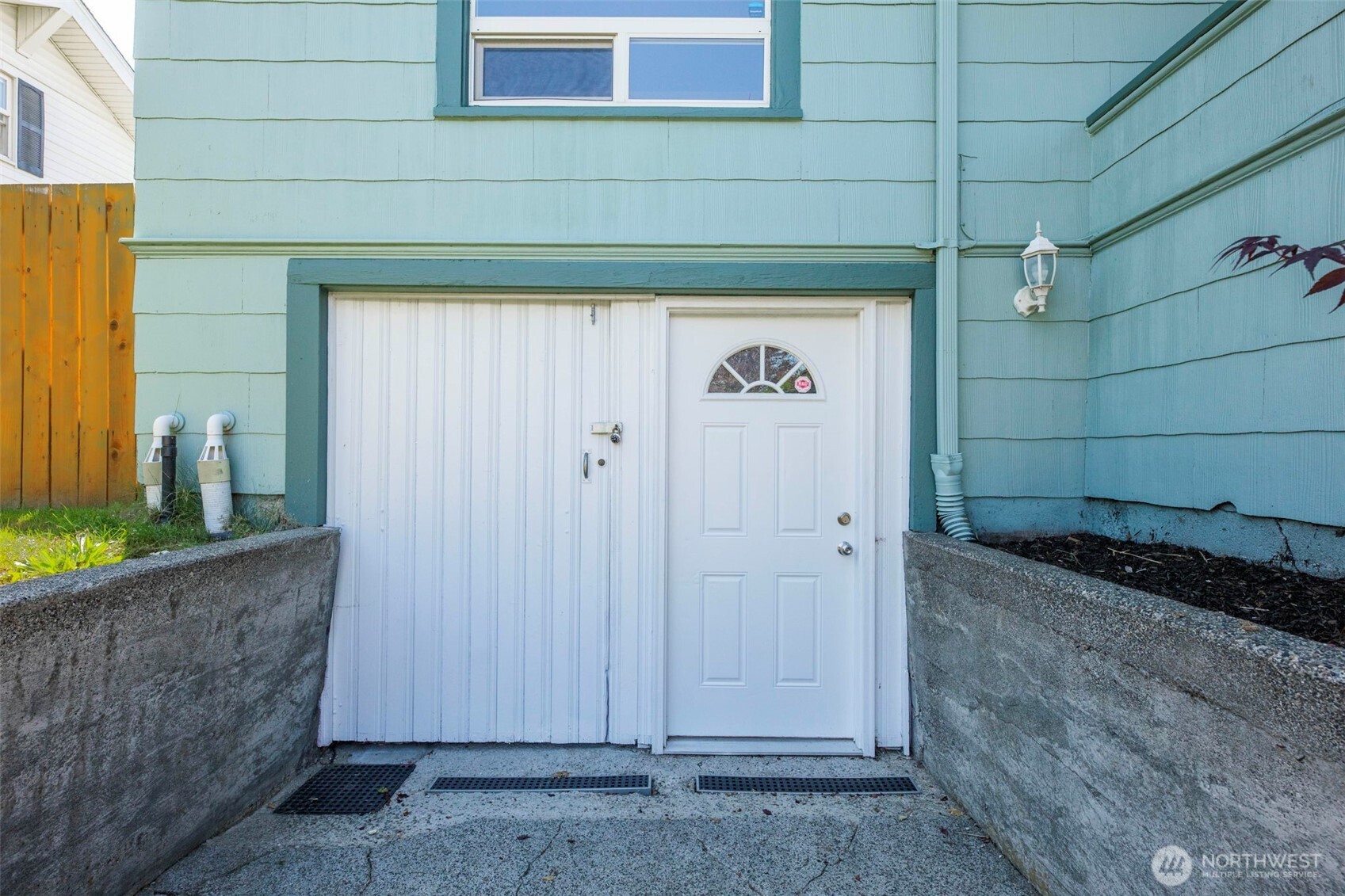 1726 Baker Avenue Everett, WA 98201 - Photo 36 of 39 a view of a wooden door