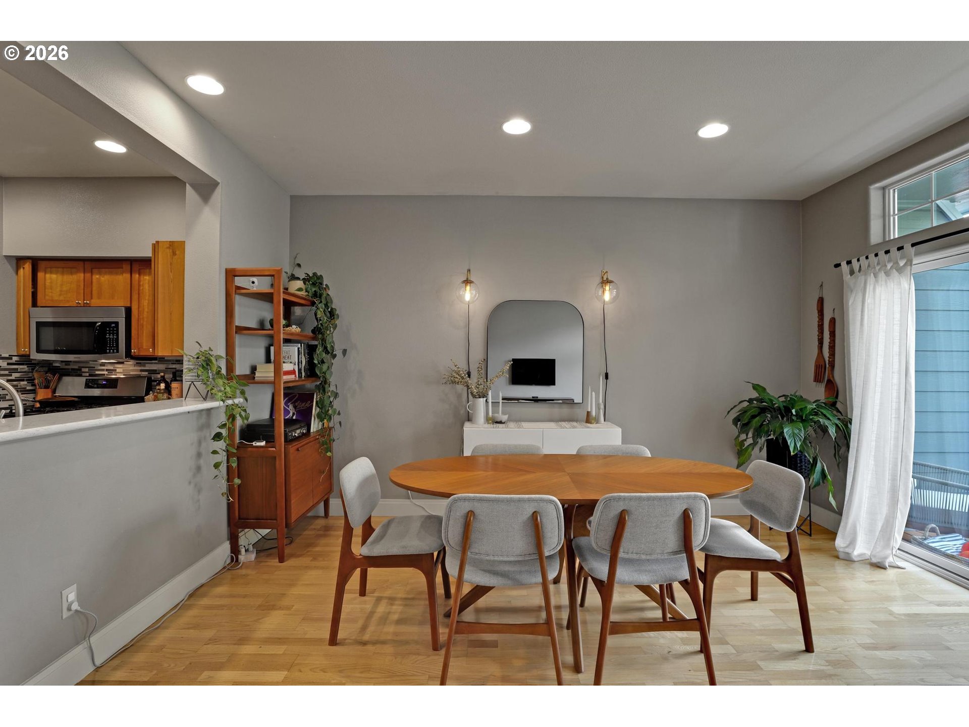 12224 Southwest Meader Way Beaverton, OR 97008 - Photo 11 of 35 Dining Area