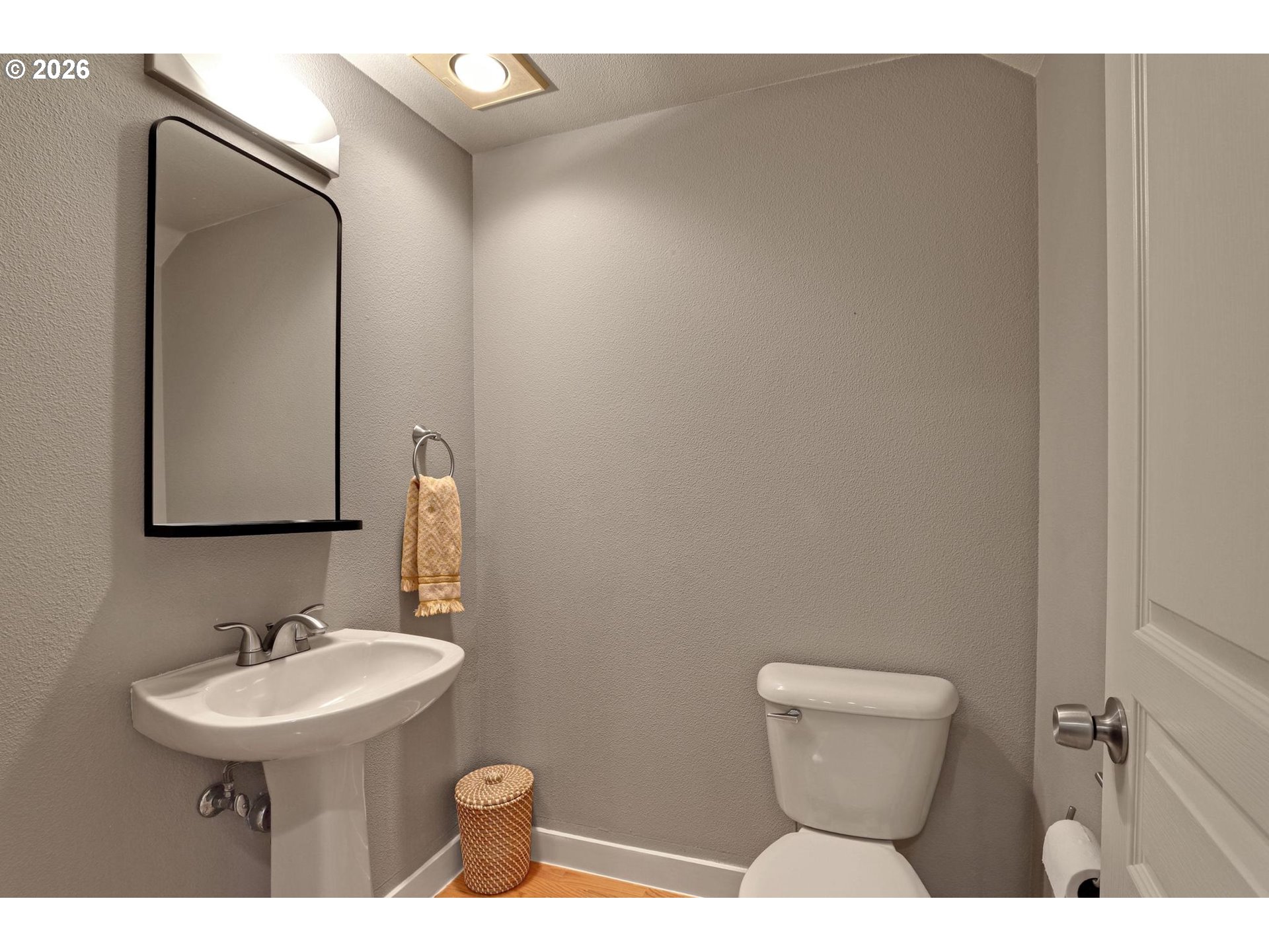12224 Southwest Meader Way Beaverton, OR 97008 - Photo 18 of 35 Bathroom