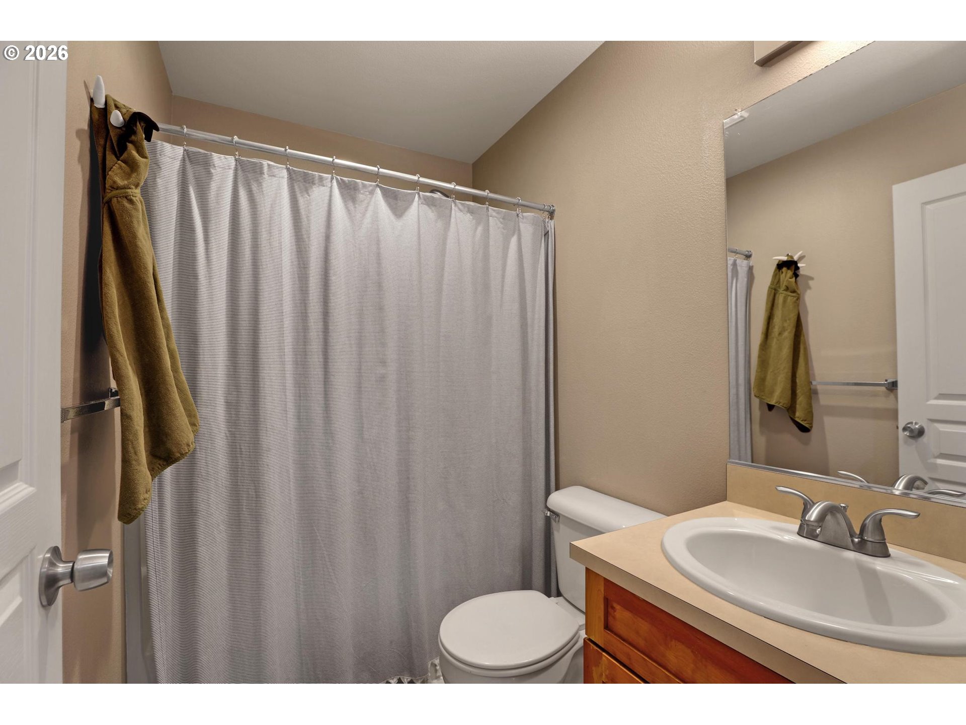 12224 Southwest Meader Way Beaverton, OR 97008 - Photo 25 of 35 Bathroom