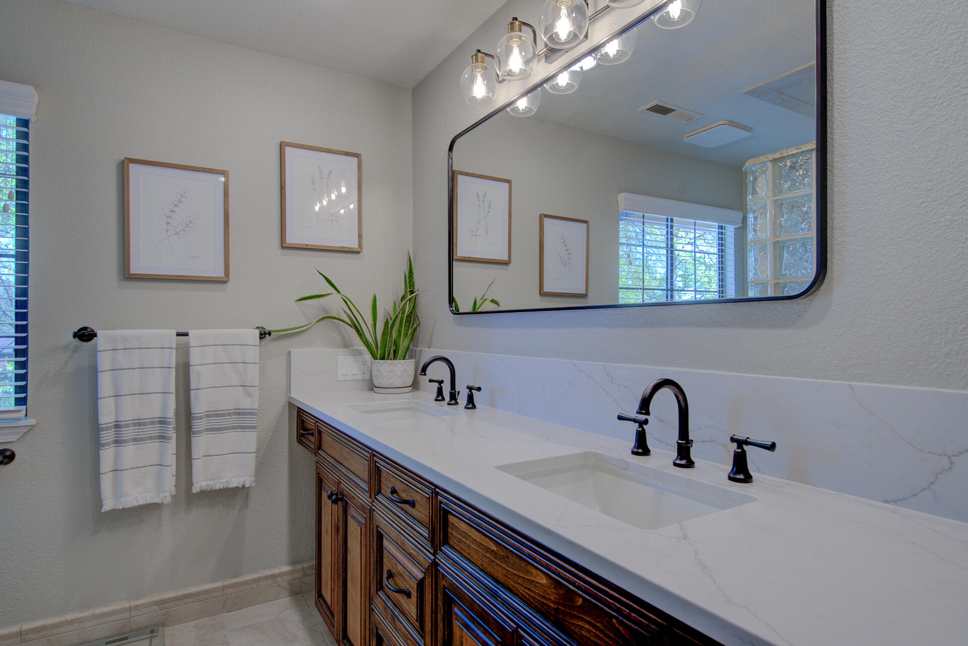 13416 Luna Drive Redding, CA 96003 - Photo 34 of 64 13416LunaDrive-25