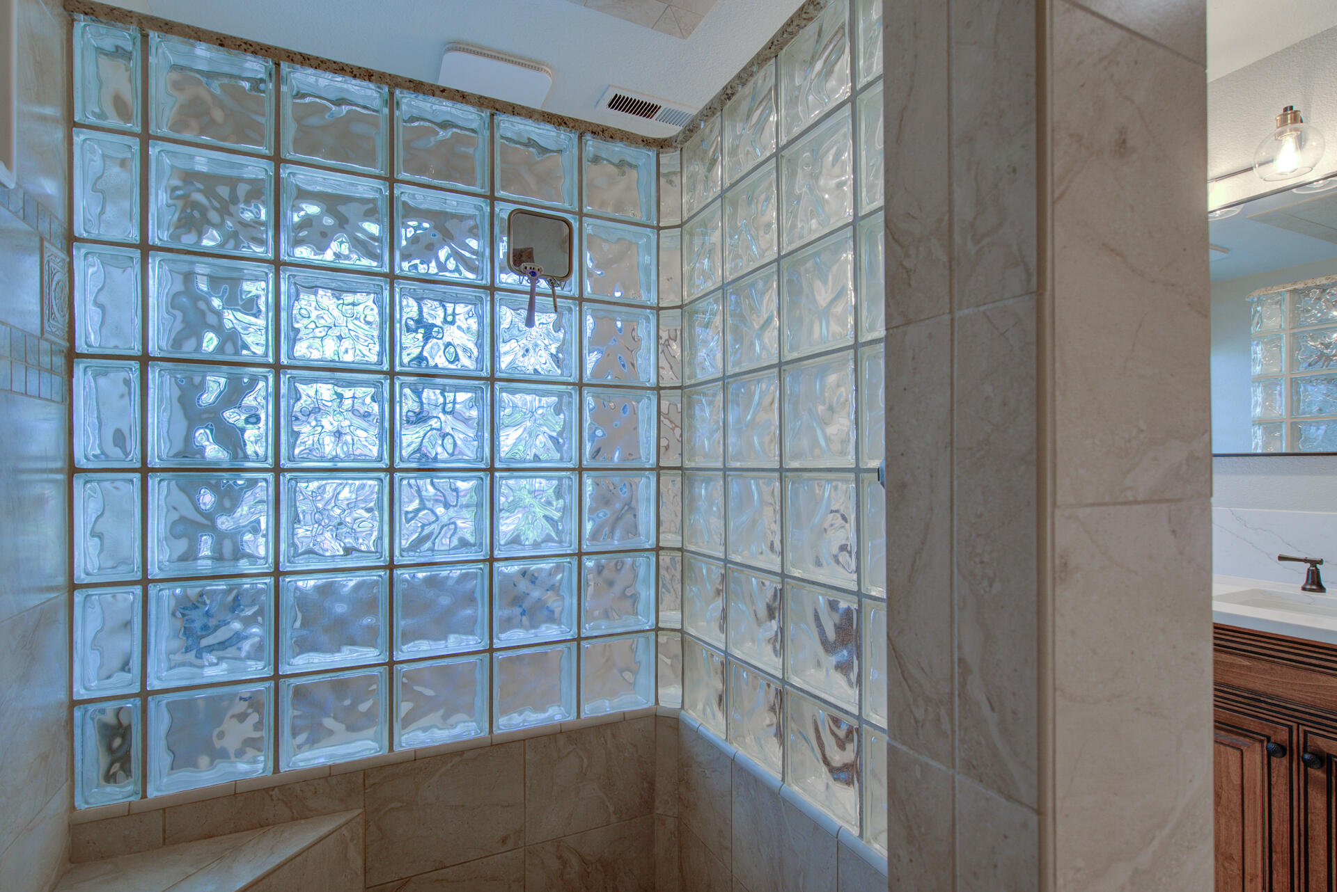 13416 Luna Drive Redding, CA 96003 - Photo 37 of 64 13416LunaDrive-28