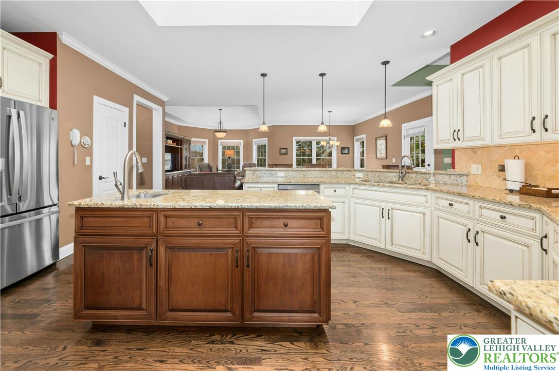 951 Macada Road Bethlehem, PA 18017 - Photo 12 of 46