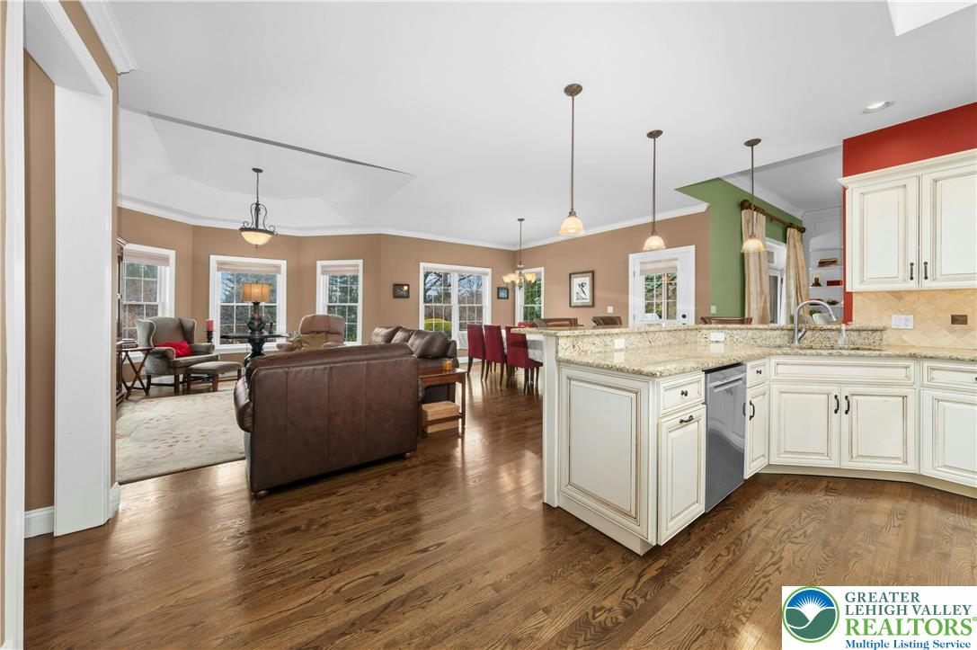 951 Macada Road Bethlehem, PA 18017 - Photo 13 of 46