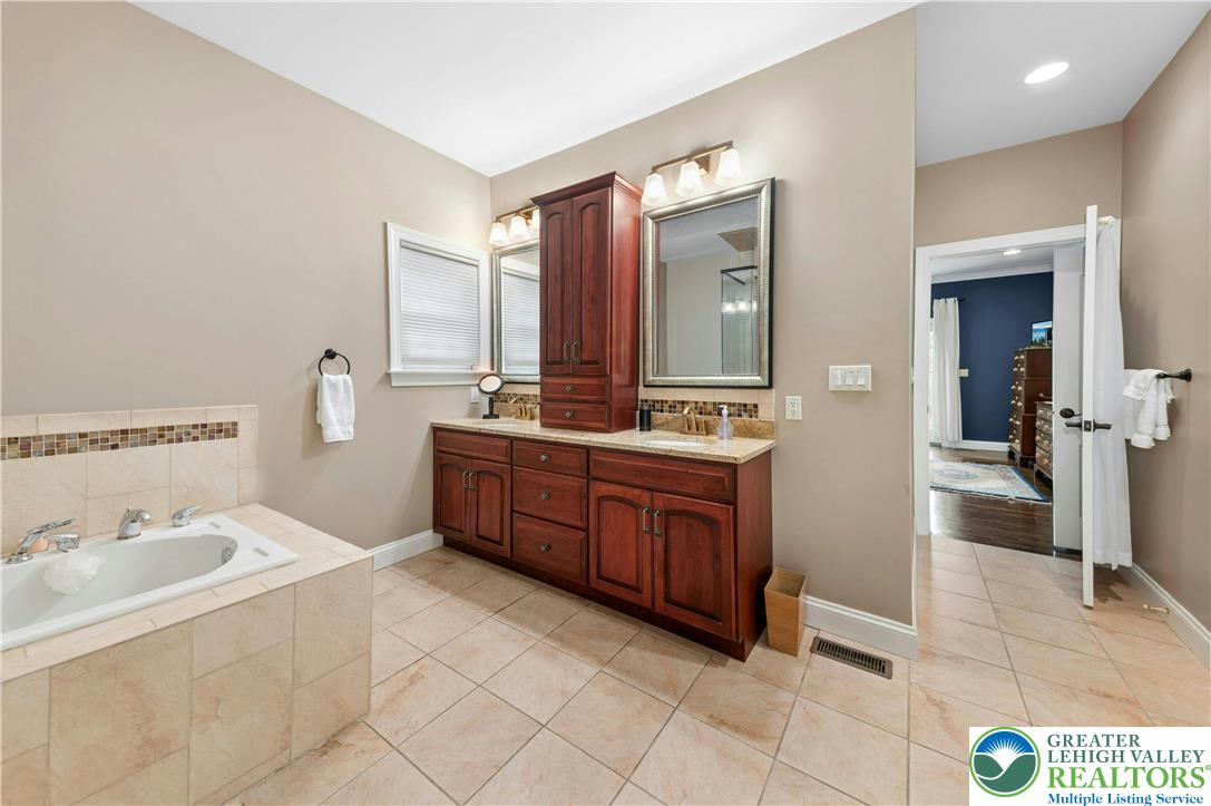 951 Macada Road Bethlehem, PA 18017 - Photo 21 of 46