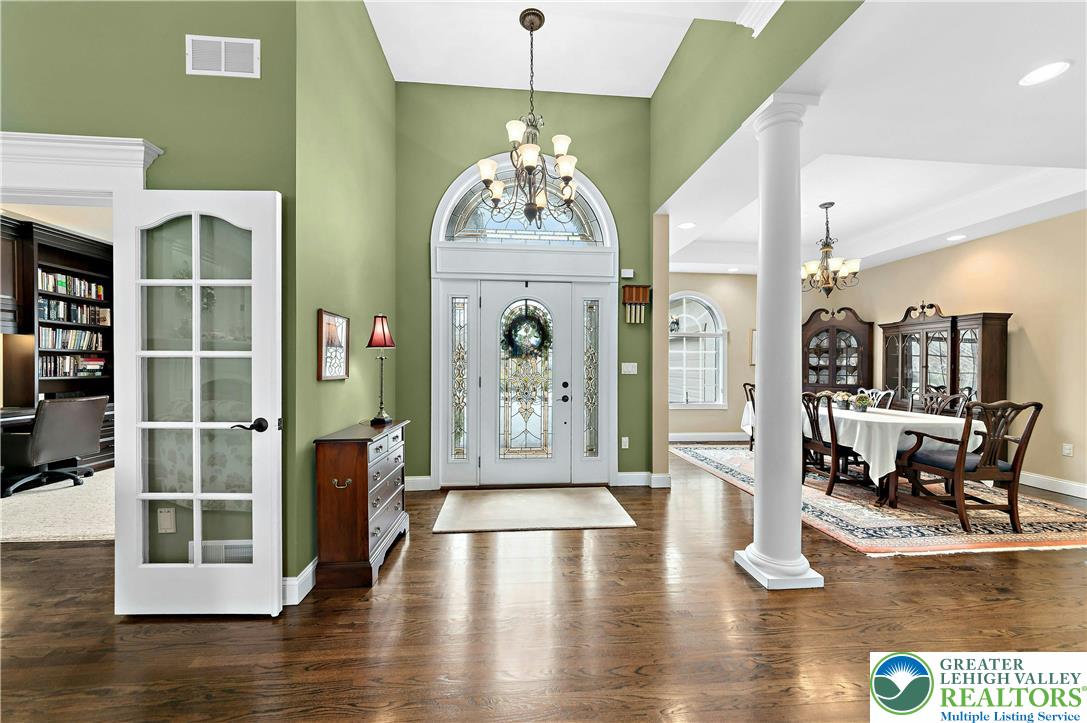 951 Macada Road Bethlehem, PA 18017 - Photo 4 of 46