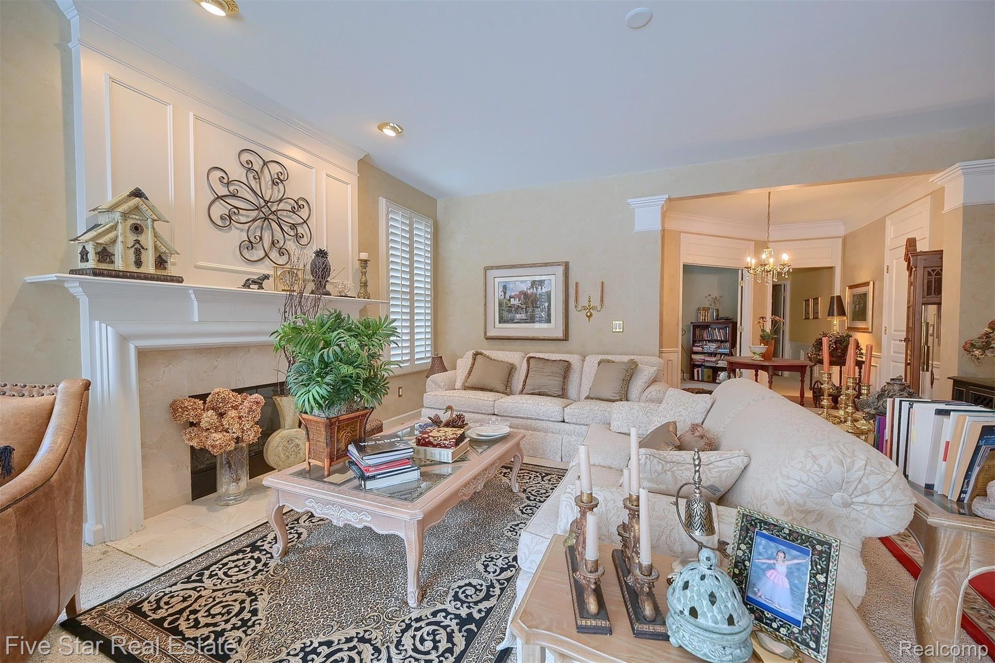 3681 Tremonte Circle Rochester, MI 48306 - Photo 8 of 43 8-Great-Room-2nd-View.jpg