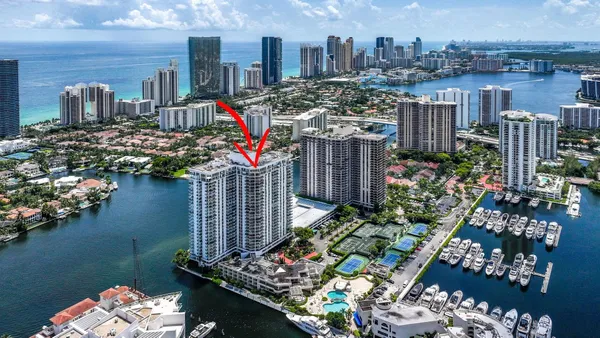 $2,295,900 | 19707 Turnberry Way, Unit TS2, Aventura, FL 33180