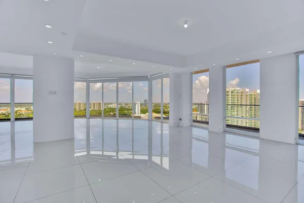 $2,295,900 | 19707 Turnberry Way, Unit TS2, Aventura, FL 33180