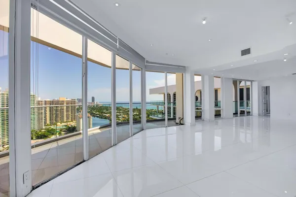$2,295,900 | 19707 Turnberry Way, Unit TS2, Aventura, FL 33180