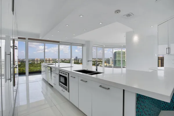 $2,295,900 | 19707 Turnberry Way, Unit TS2, Aventura, FL 33180