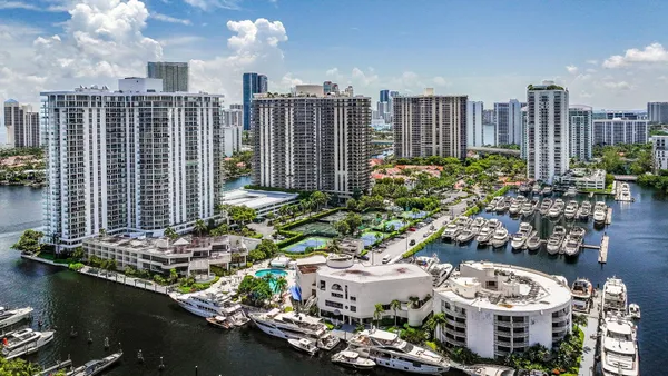 $2,295,900 | 19707 Turnberry Way, Unit TS2, Aventura, FL 33180