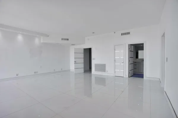 $2,295,900 | 19707 Turnberry Way, Unit TS2, Aventura, FL 33180