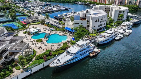 $2,295,900 | 19707 Turnberry Way, Unit TS2, Aventura, FL 33180