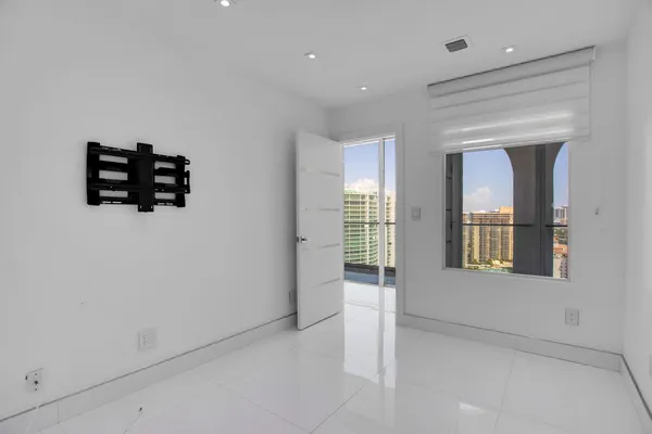 $2,295,900 | 19707 Turnberry Way, Unit TS2, Aventura, FL 33180