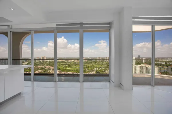 $2,295,900 | 19707 Turnberry Way, Unit TS2, Aventura, FL 33180
