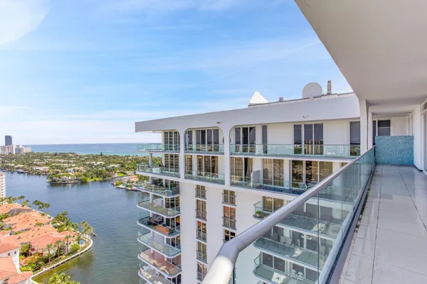 $2,295,900 | 19707 Turnberry Way, Unit TS2, Aventura, FL 33180