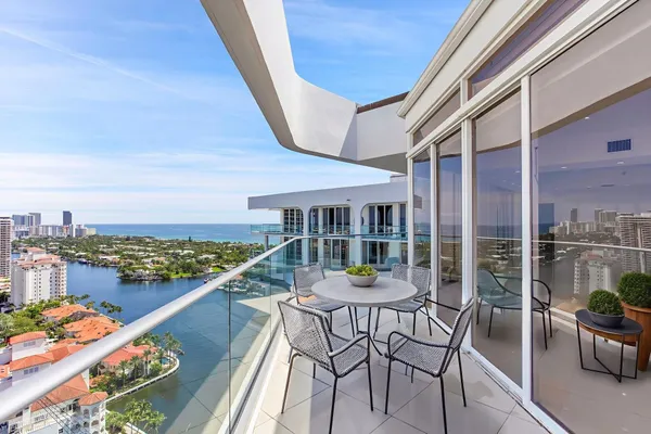 $2,295,900 | 19707 Turnberry Way, Unit TS2, Aventura, FL 33180