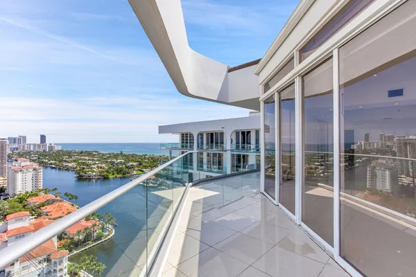 $2,295,900 | 19707 Turnberry Way, Unit TS2, Aventura, FL 33180