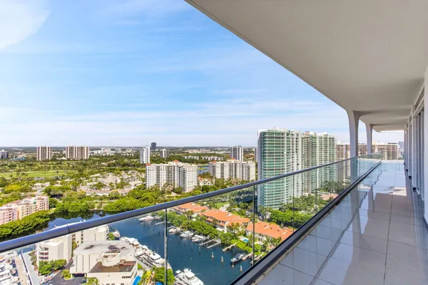 $2,295,900 | 19707 Turnberry Way, Unit TS2, Aventura, FL 33180