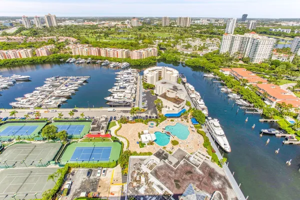 $2,295,900 | 19707 Turnberry Way, Unit TS2, Aventura, FL 33180