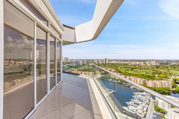 $2,295,900 | 19707 Turnberry Way, Unit TS2, Aventura, FL 33180