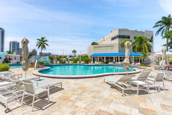 $2,295,900 | 19707 Turnberry Way, Unit TS2, Aventura, FL 33180