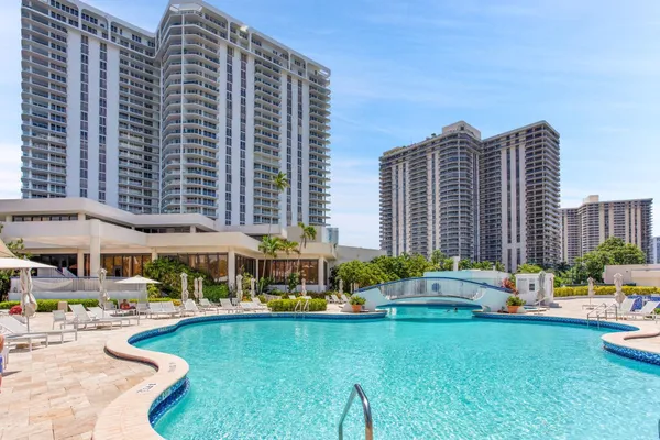 $2,295,900 | 19707 Turnberry Way, Unit TS2, Aventura, FL 33180