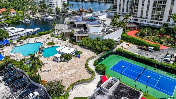 $2,295,900 | 19707 Turnberry Way, Unit TS2, Aventura, FL 33180