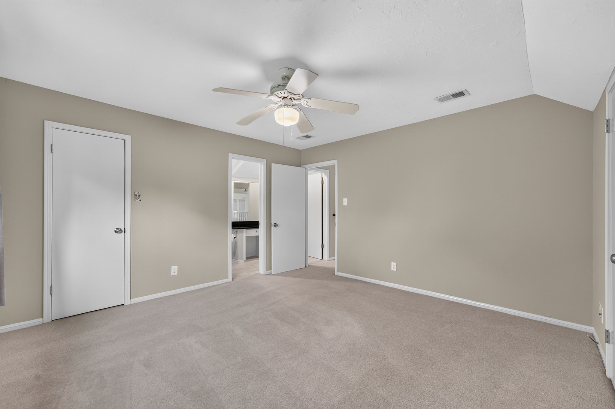589 Brandon Road Conroe, TX 77302 - Photo 32 of 49 Upstairs bedroom 3