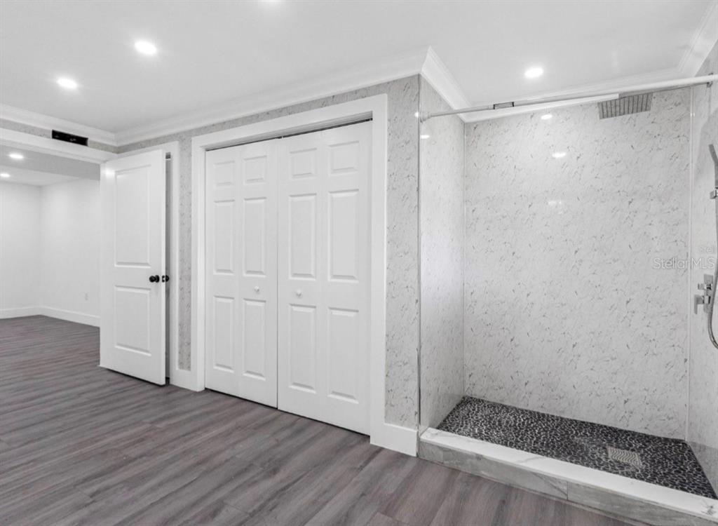 2440 Wallace Road Bartow, FL 33830 - Photo 20 of 27 a bathroom with a glass door shower and closet