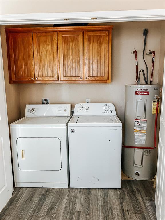 542 Goin Street Clyde, TX 79510 - Photo 7 of 7 a utility room with dryer and washer