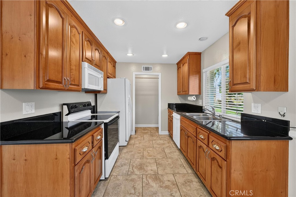 333 Surry Court Brea, CA 92821 - Photo 15 of 38