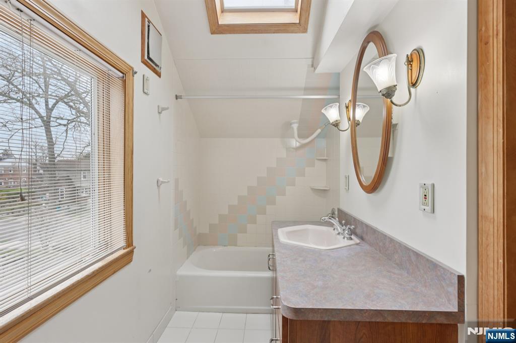 27 Jagoe Street Bergenfield, NJ 07621 - Photo 35 of 44