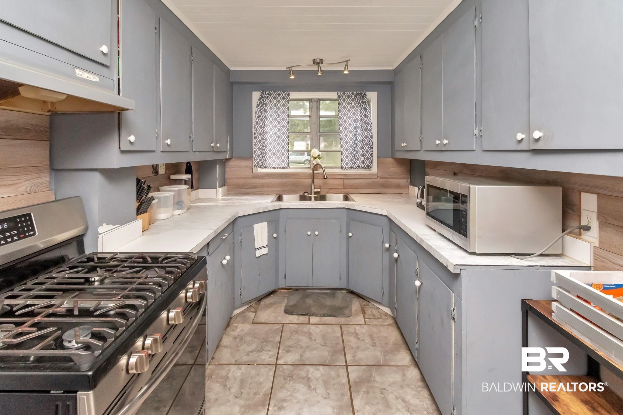209 Bemis Street Saraland, AL 36571 - Photo 5 of 16 Kitchen