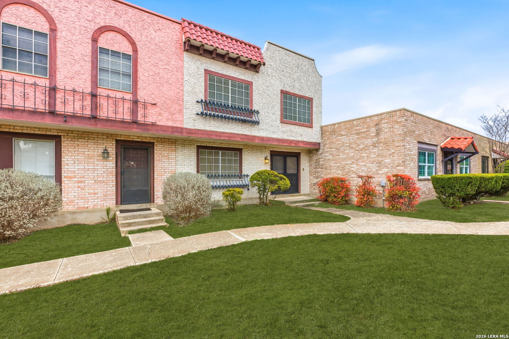 6746 Crown Ridge San Antonio, TX 78239 - Photo 34 of 48 a front view of a house with a yard