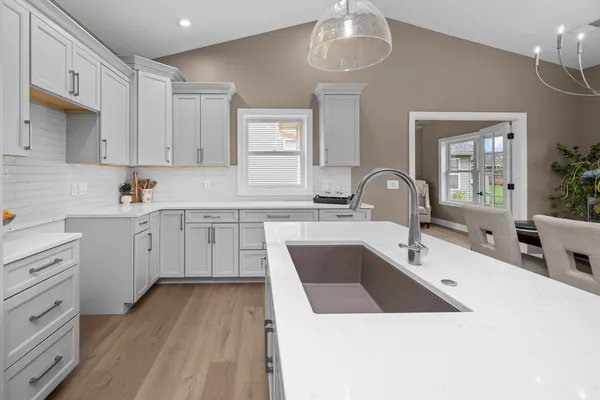 $395,000 | 1266 33rd Ave Circle, Silvis, IL 61282