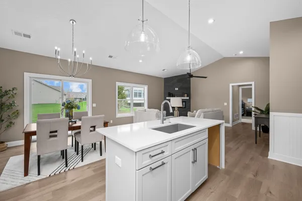 $395,000 | 1266 33rd Ave Circle, Silvis, IL 61282