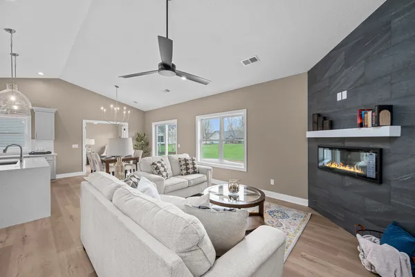 $395,000 | 1266 33rd Ave Circle, Silvis, IL 61282